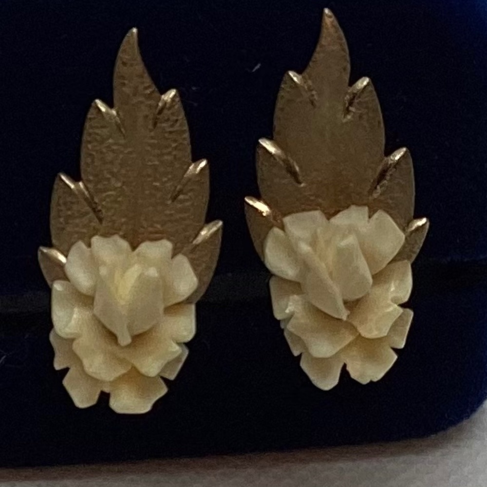 14Kt Gold Filled Celluloid Earrings Roses with Gold Leaves Clip ons 1950’s